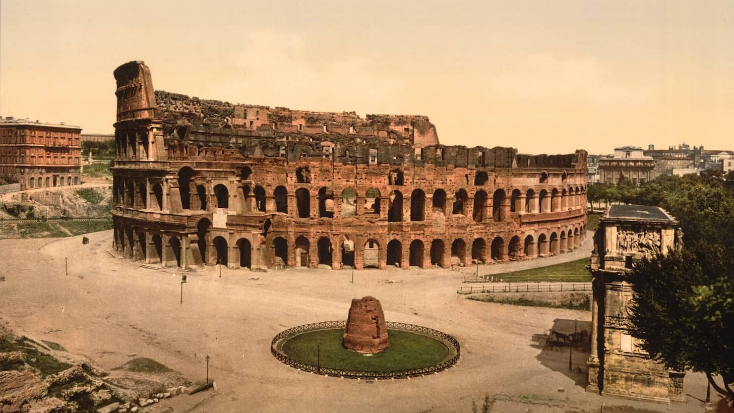 Il Colosseo con la Meta Sudans tra il 1890 e il 1900